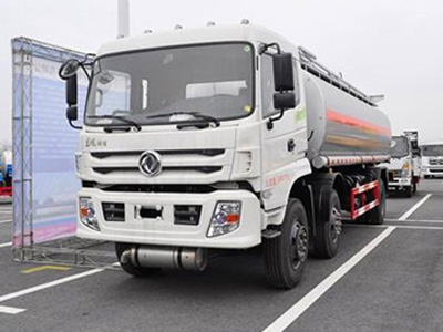 21.5立方東風小三軸運油車